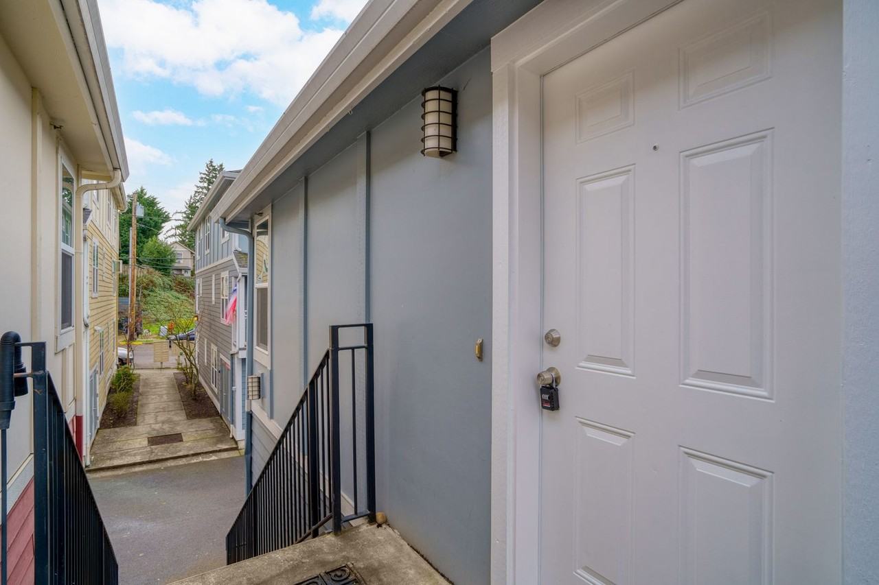 136 Se 119th Ave - Photo 6 of 21