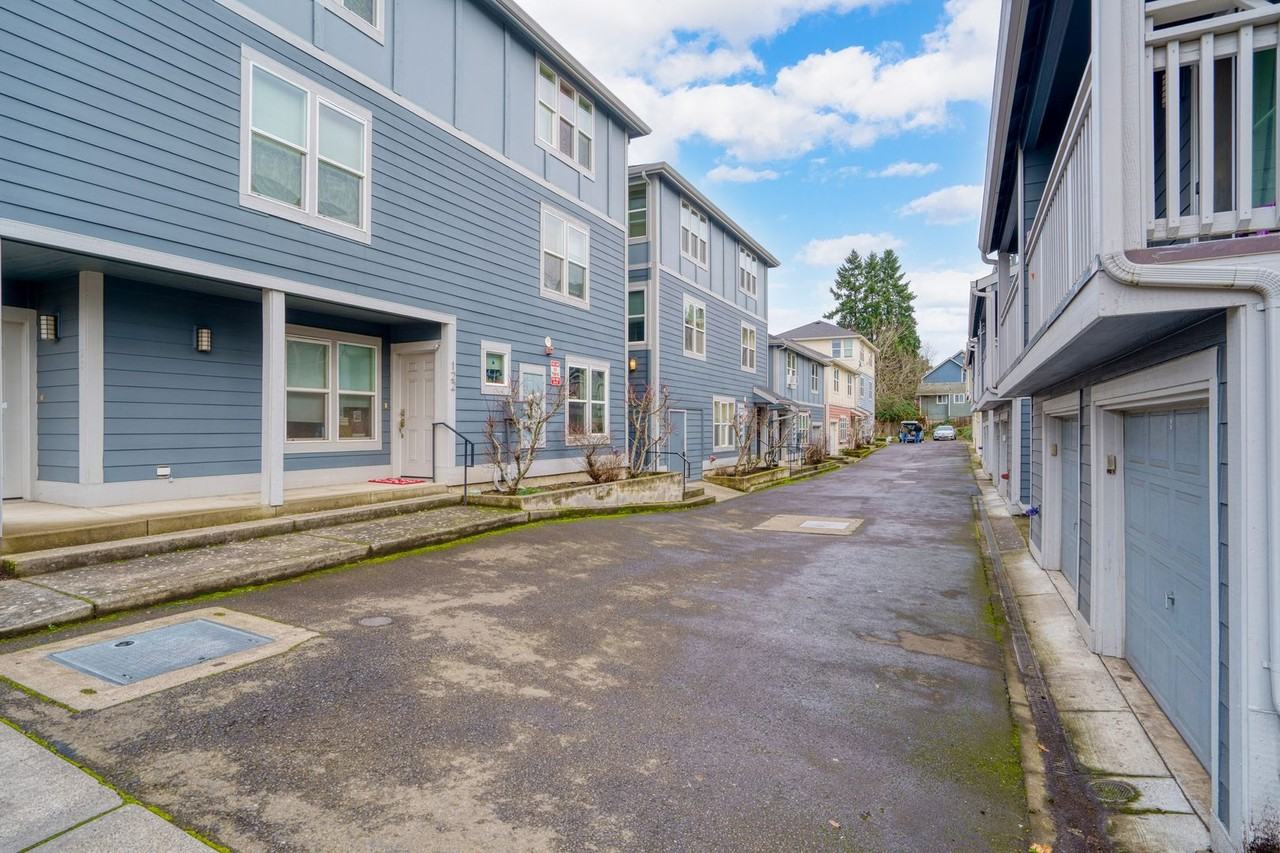 136 Se 119th Ave - Photo 7 of 21