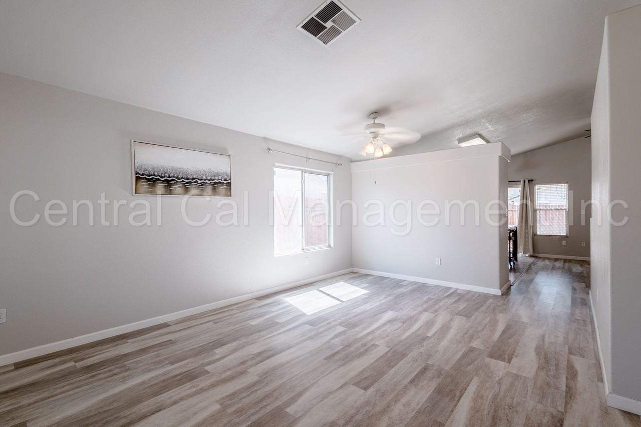 3519 Amur Maple Dr - Photo 4 of 22