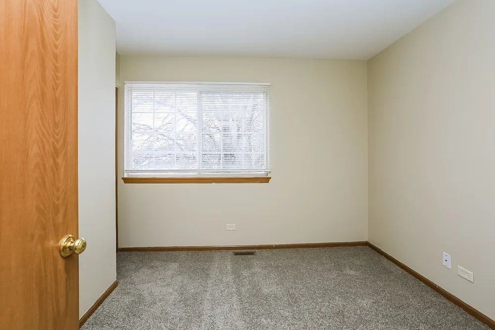 7S327 Midfield Dr #NA - Photo 3 of 8