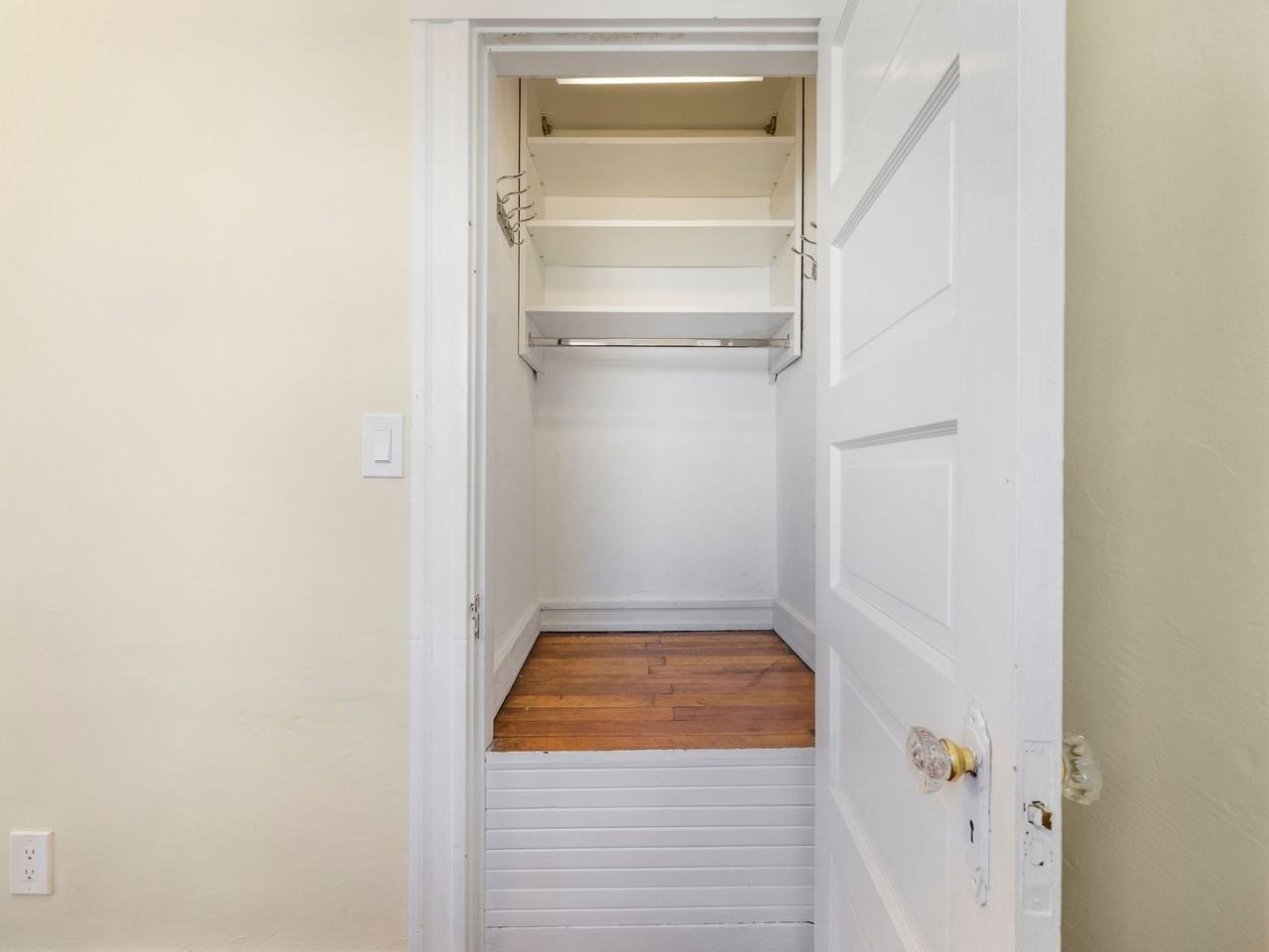 46 Princeton St - Photo 4 of 39