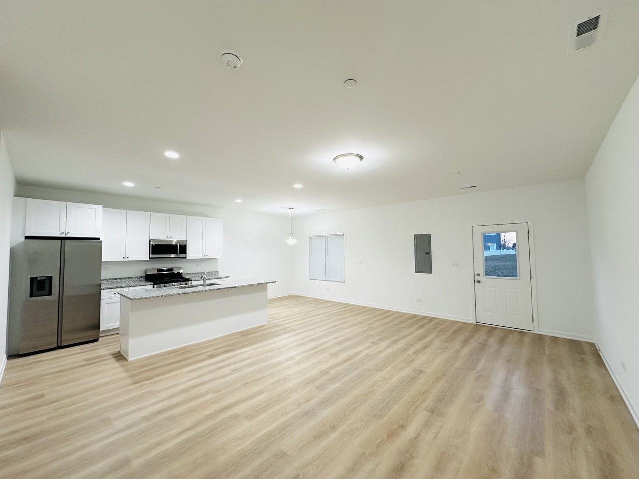 1015 Gillespie Ln - Photo 2 of 17