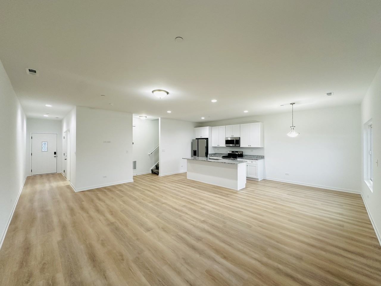 1015 Gillespie Ln - Photo 3 of 17