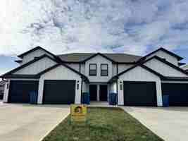 featured image of 378 Se 85th Rd #B