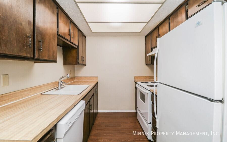 500 4th Ave #22 - Photo 3 of 27