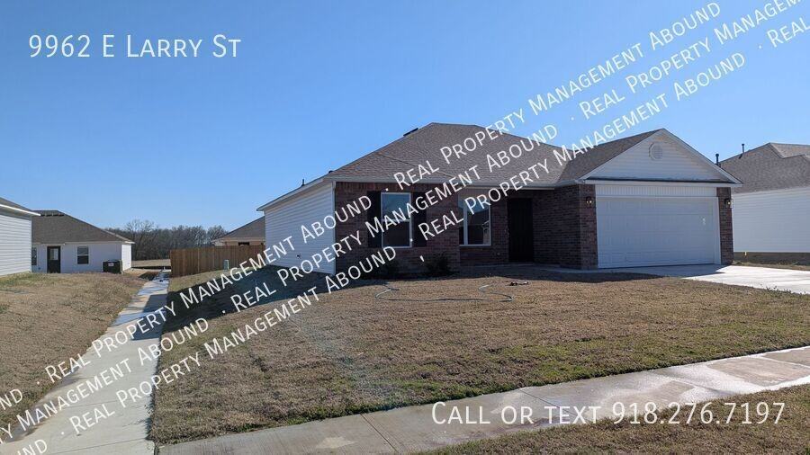 9962 E Larry St - Photo 2 of 20