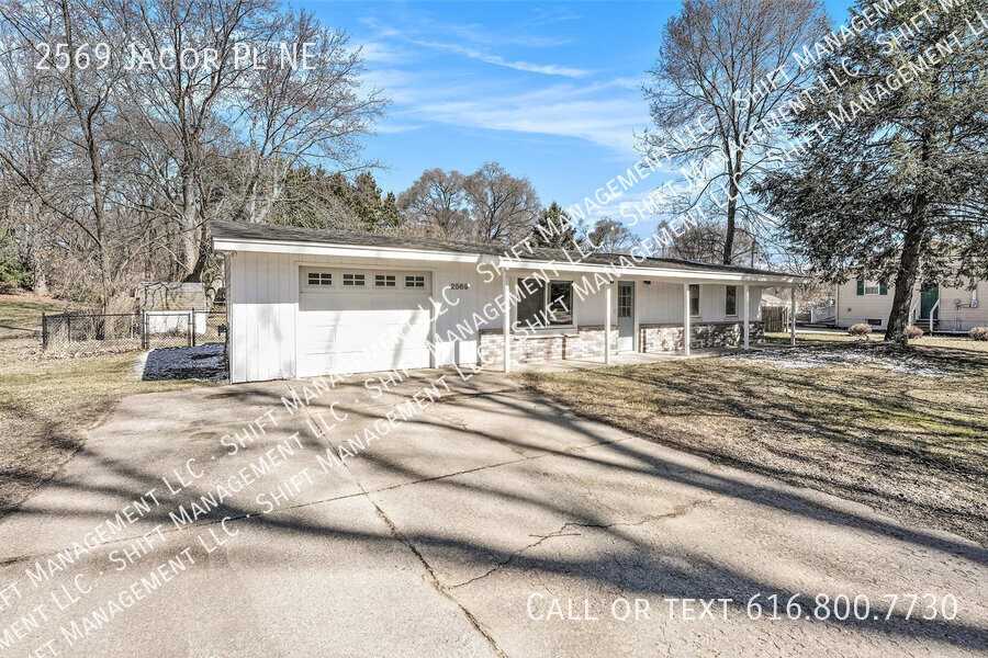 2569 Jacor Pl Ne - Photo 2 of 16