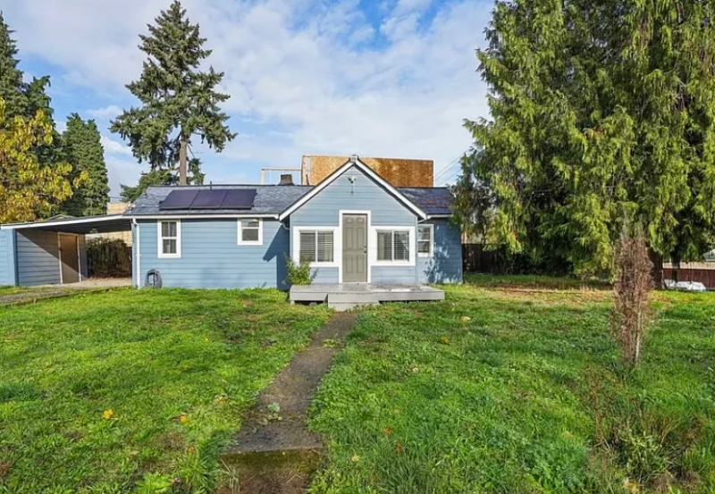 1202 W 20th St - Photo 2 of 5