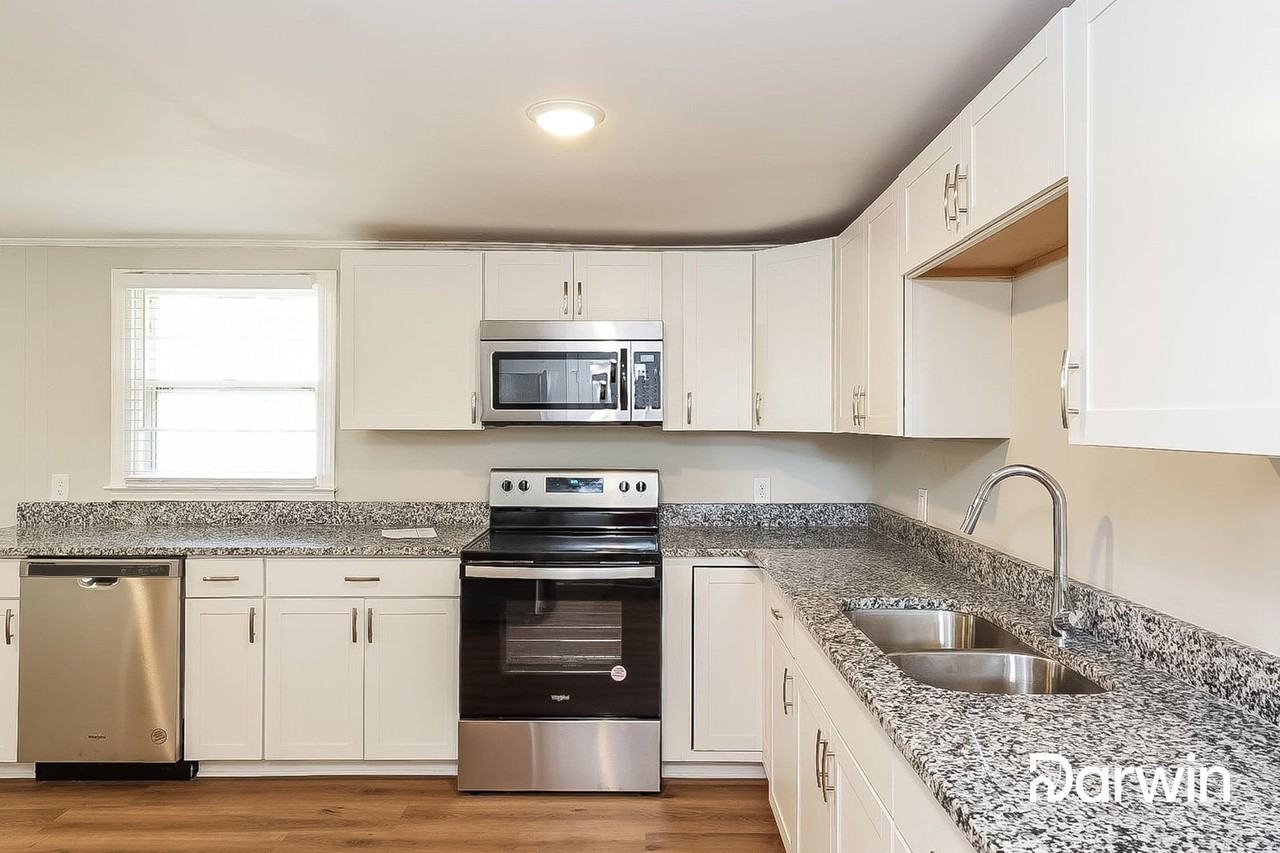 1625 Pichard St - Photo 3 of 15