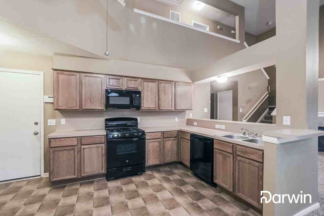 1502 Chandler Park Ln - Photo 2 of 15