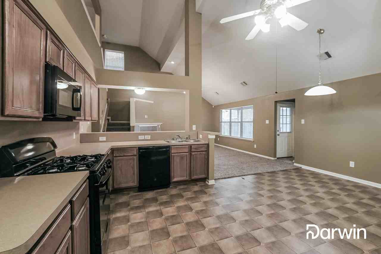 1502 Chandler Park Ln - Photo 3 of 15