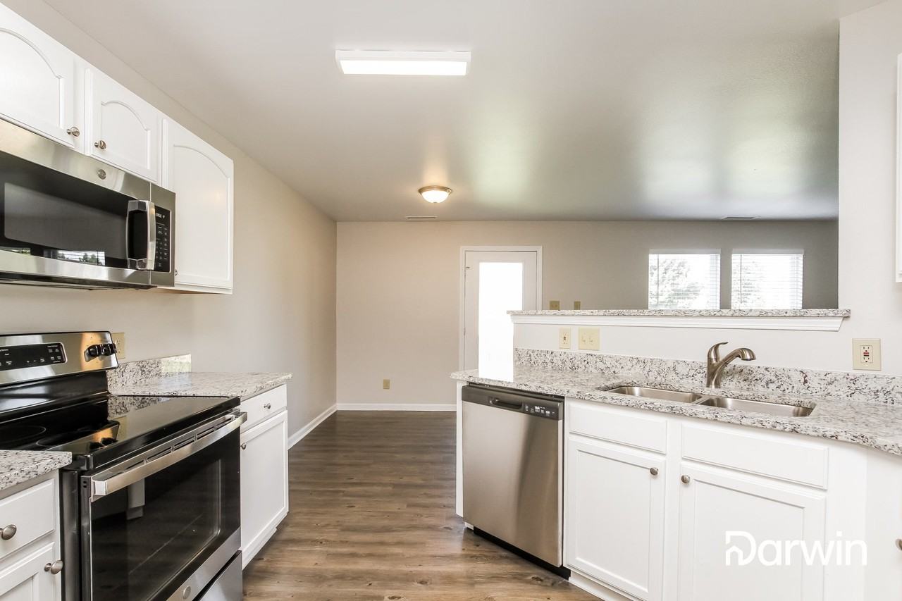 125 Valencia Ln - Photo 2 of 15