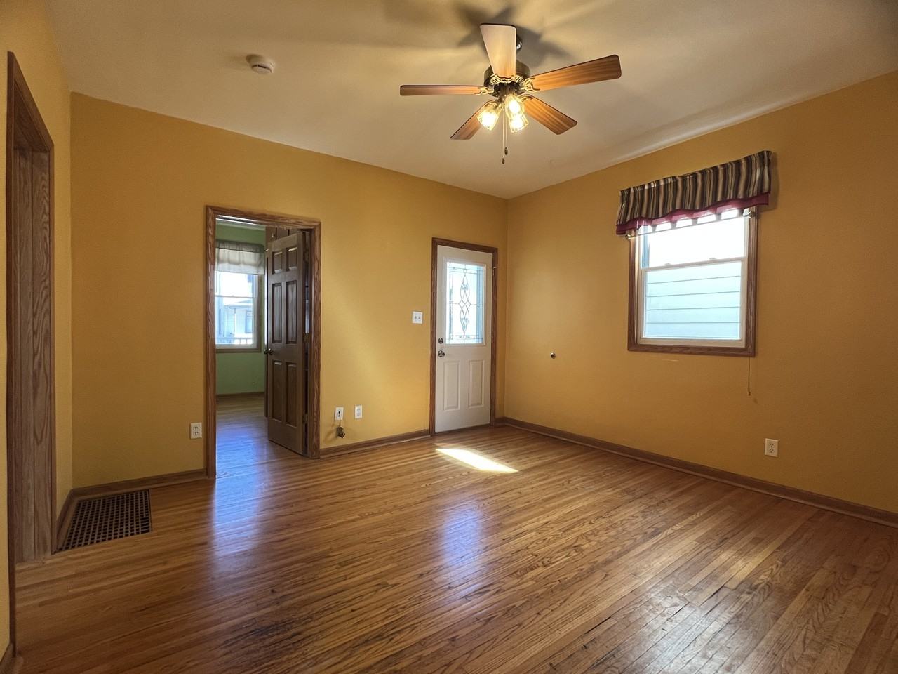 2831 Jackson Street - Photo 2 of 15