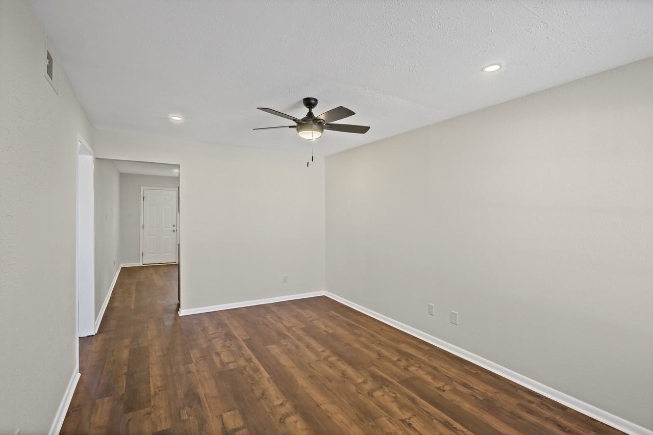 1414 Hillside Drive - Photo 3 of 17
