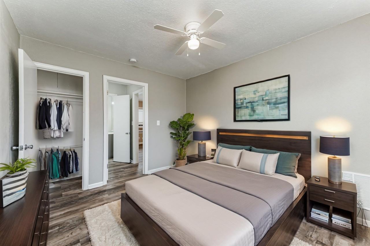 1514 E 3rd st - Photo 5 of 23