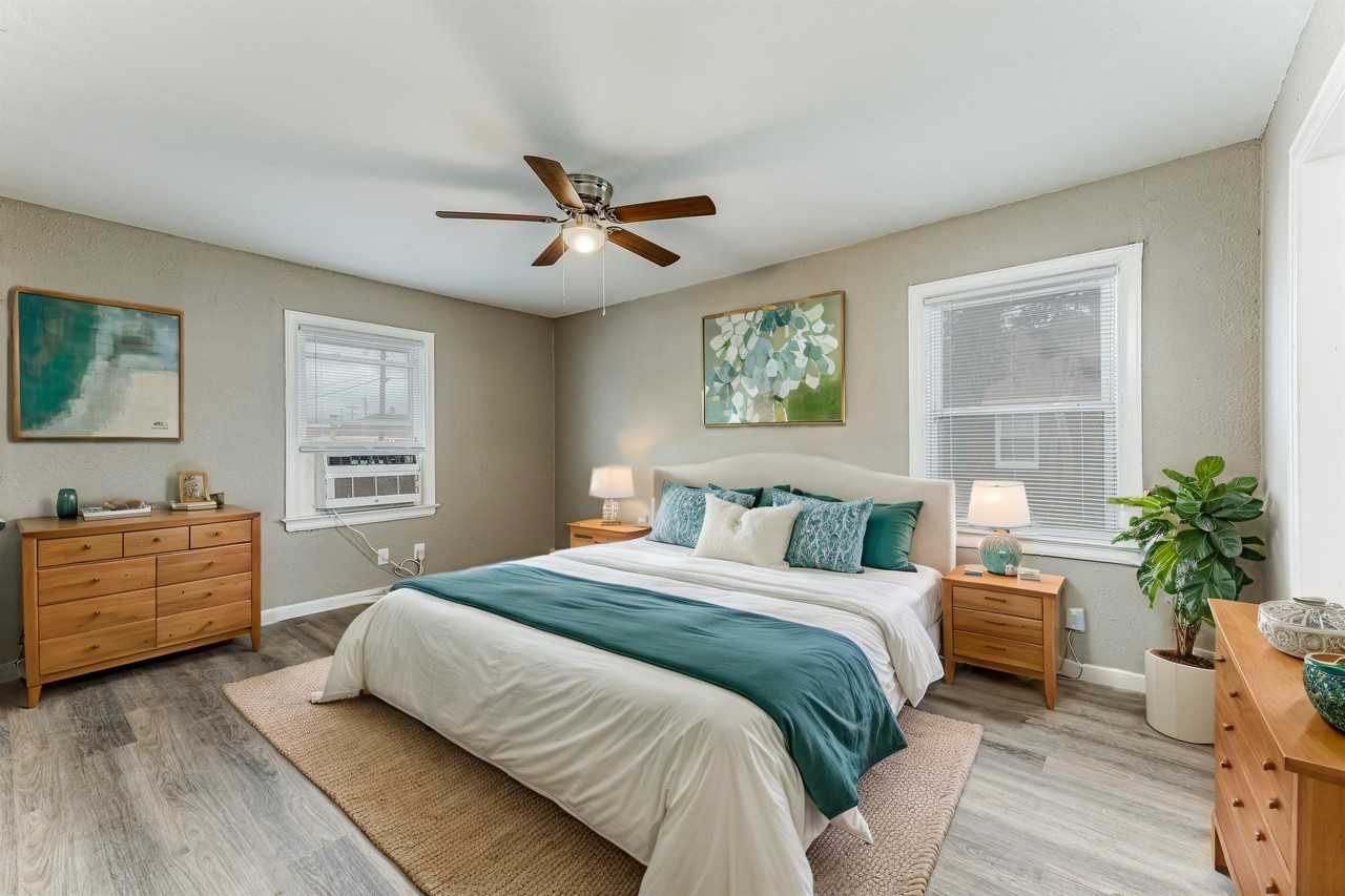 1514 E 3rd st - Photo 6 of 23