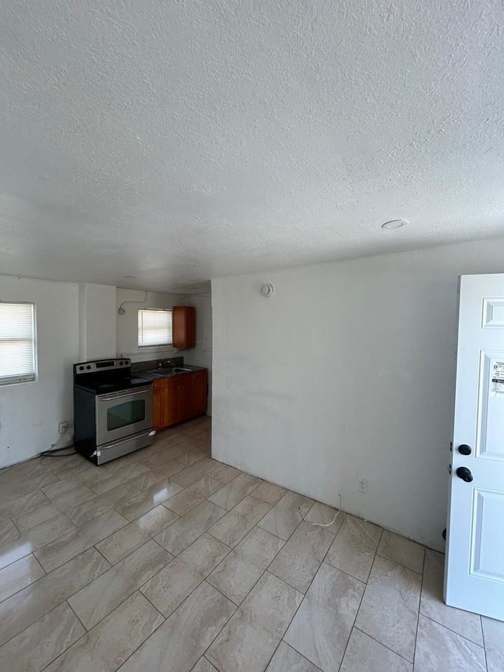 GW OPA LOCKA LLC - Photo 3 of 11