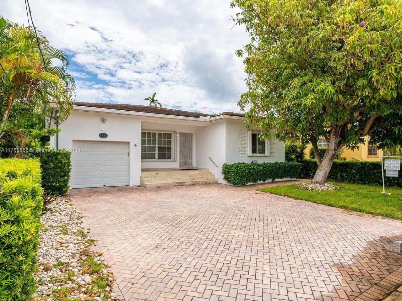 9441 Byron Ave - Photo 3 of 50