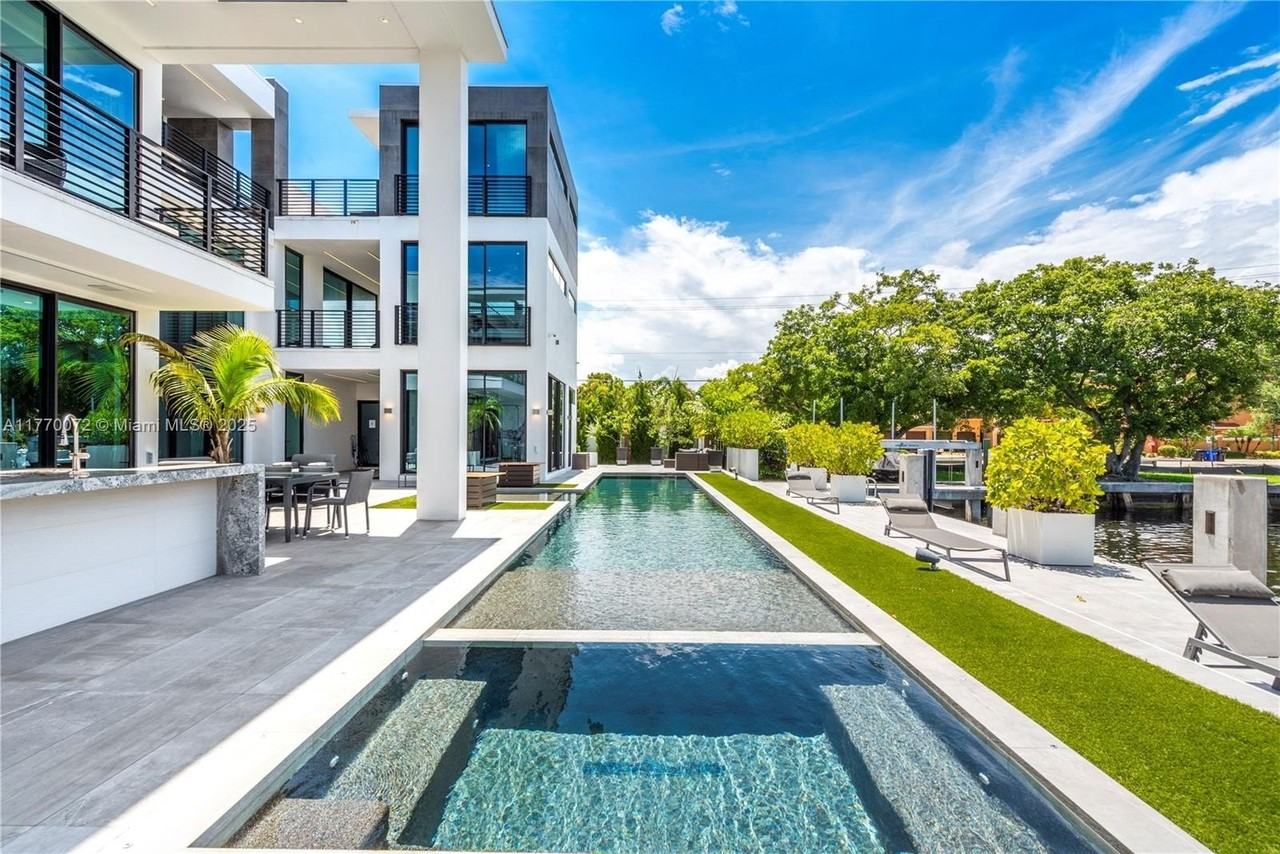 1400 Bayview Dr - Photo 6 of 50