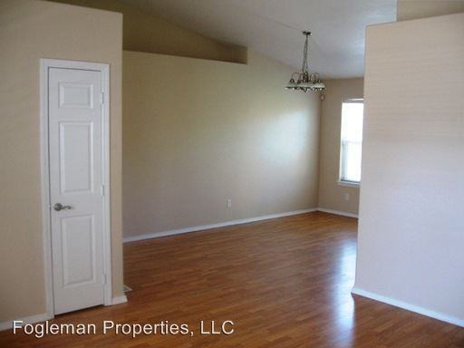 1140 E 19th N St - Photo 3 of 19