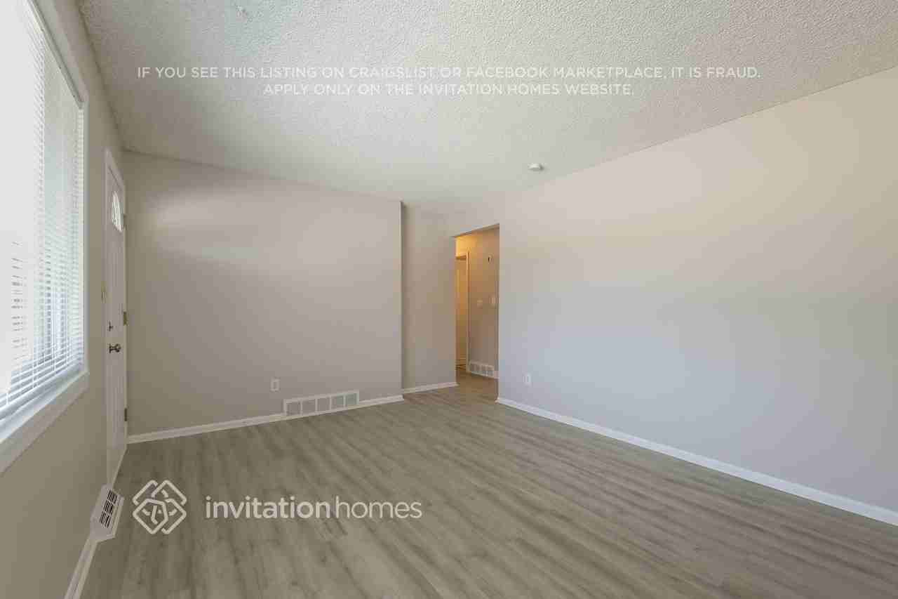 1284 Ember St - Photo 3 of 14