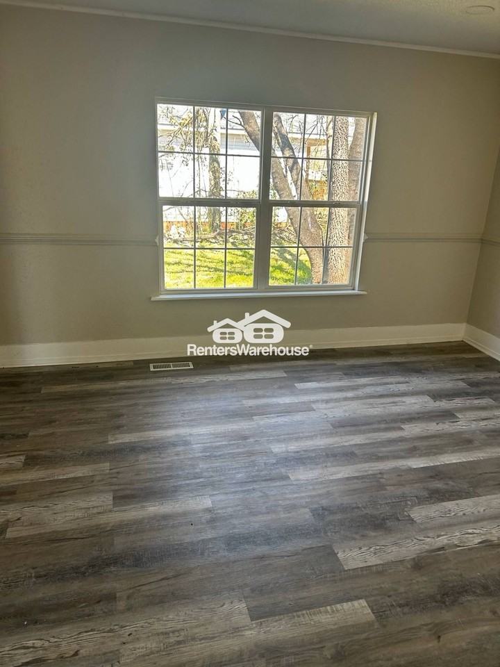 4817 Court R - Photo 3 of 8