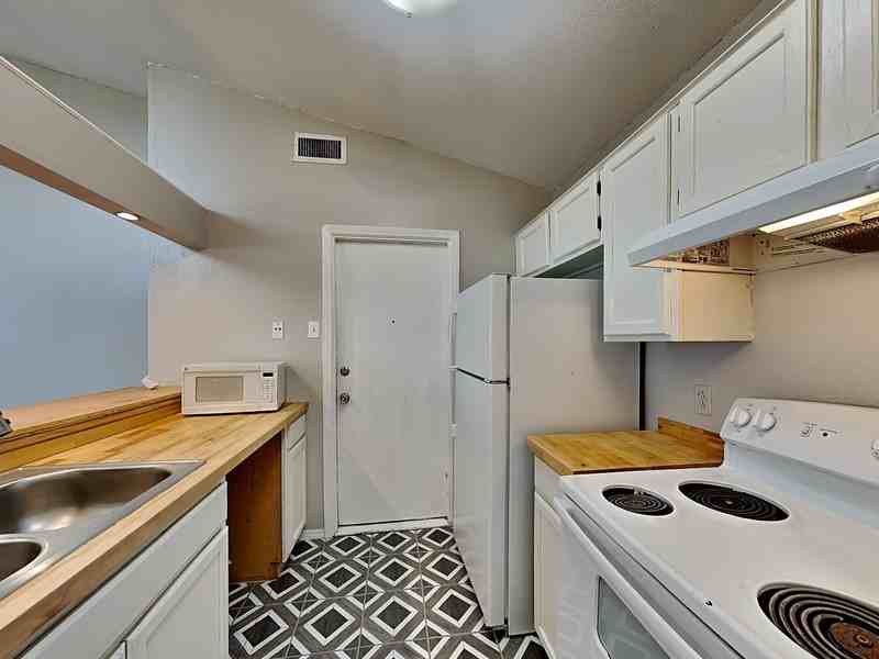 1621 Scottsdale Dr - Photo 5 of 14