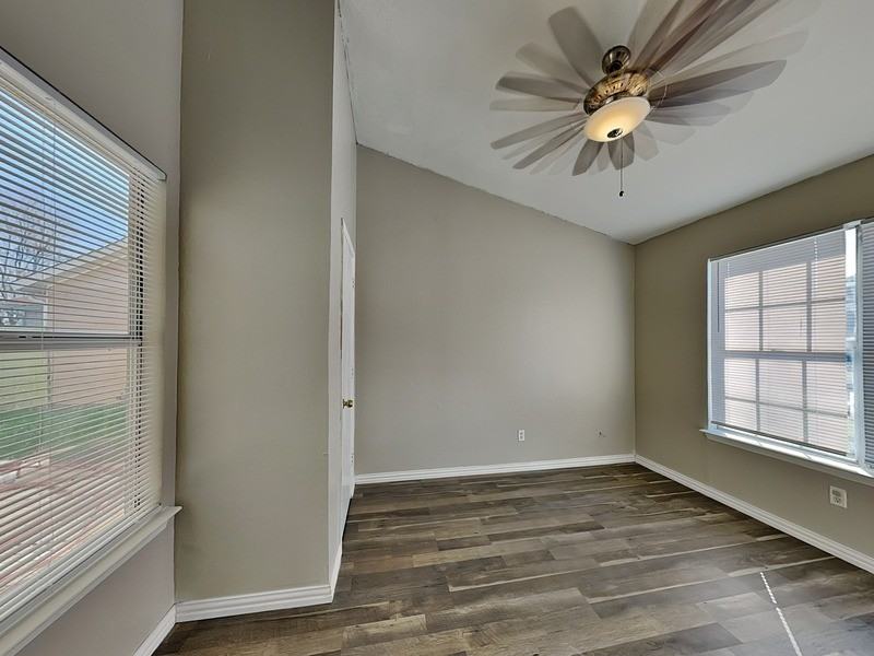 1621 Scottsdale Dr - Photo 6 of 14