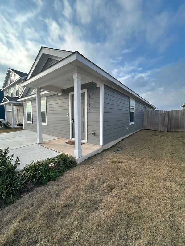 1213 Catfish Ln - Photo 3 of 22