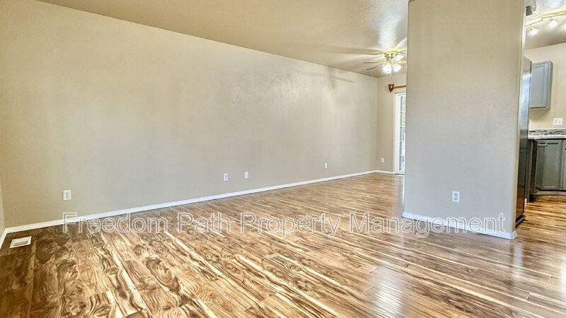 31797 N Middle Ave - Photo 3 of 24