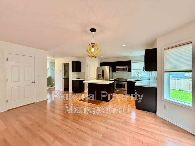 5327 N St - Photo 5 of 22