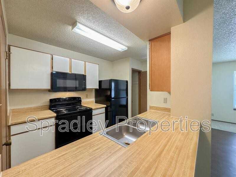 120 W Main St - Photo 7 of 13