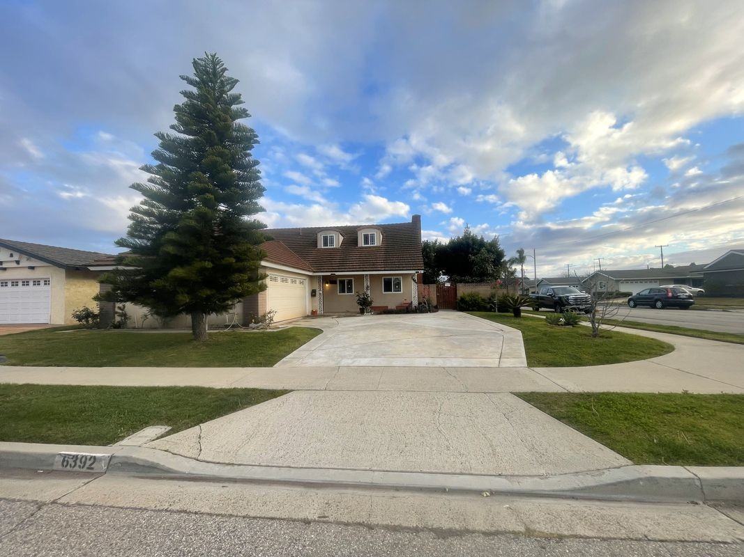 6392 Park Ave - Photo 2 of 29