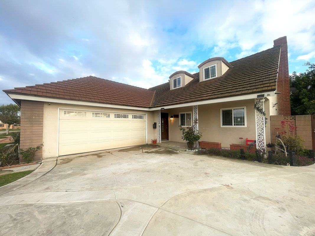 6392 Park Ave - Photo 3 of 29