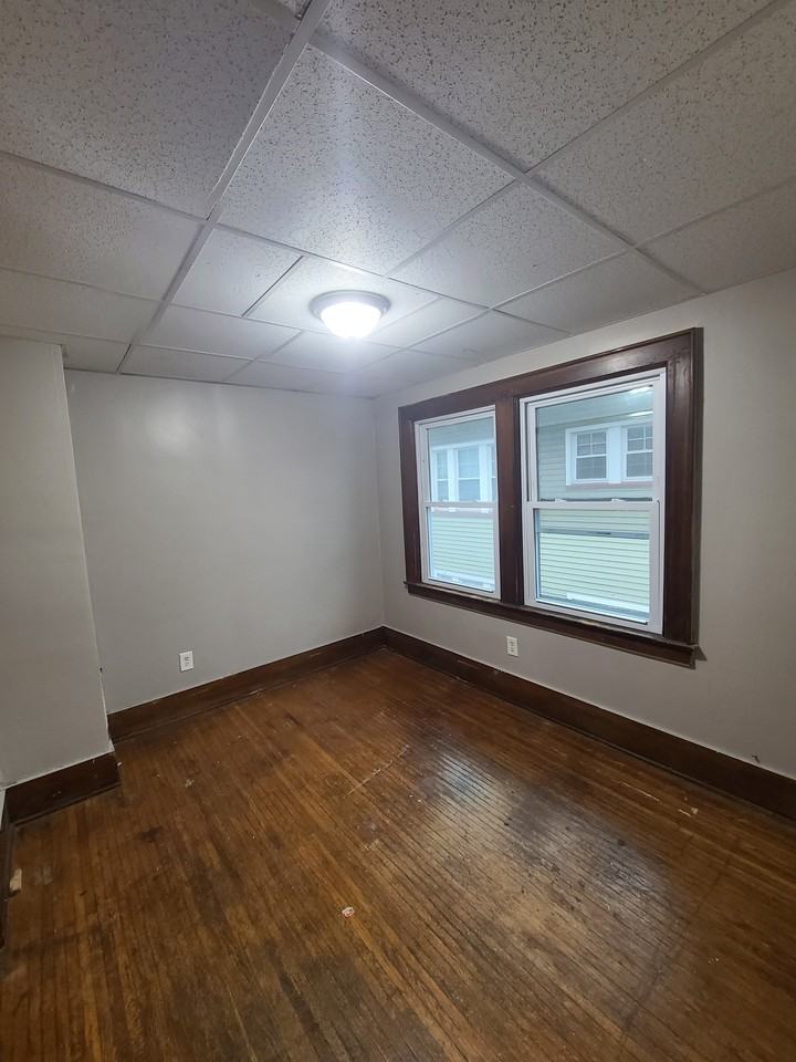 115 Thurston Rd - Photo 2 of 14