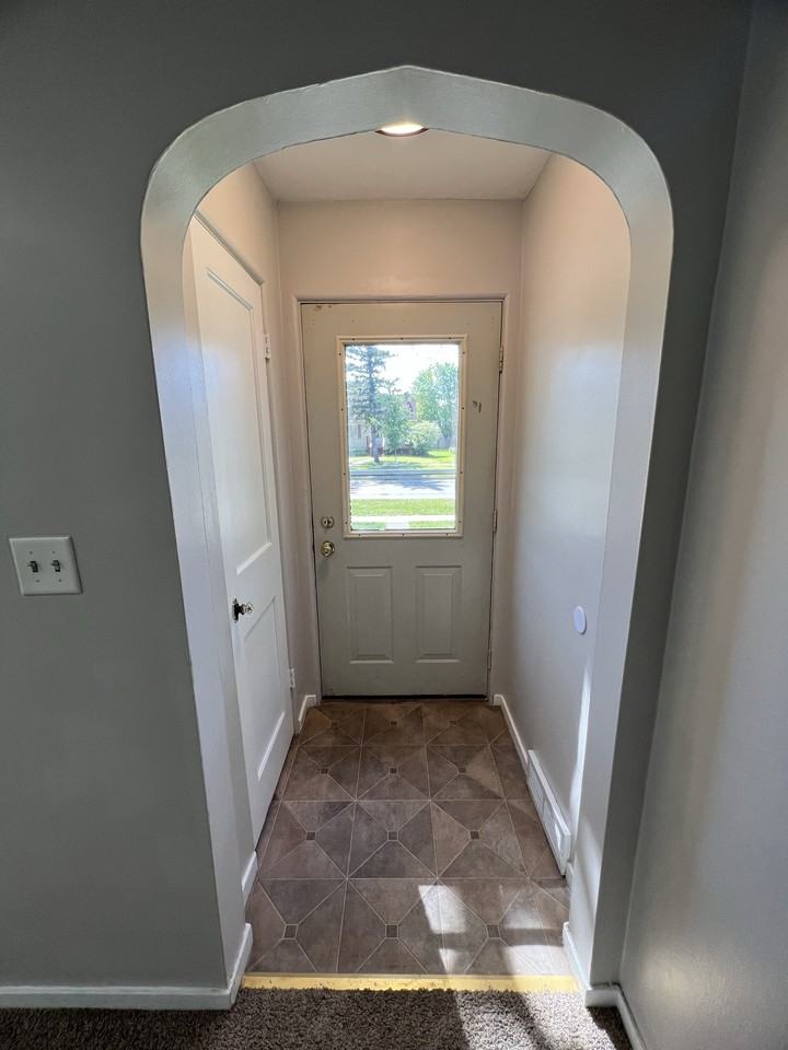 1521 10th St N - Photo 3 of 28