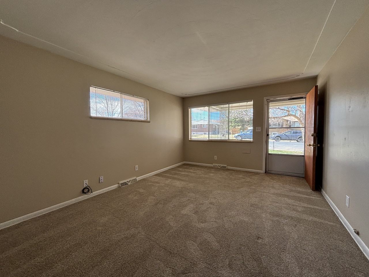 150 S Cody Ct - Photo 2 of 13