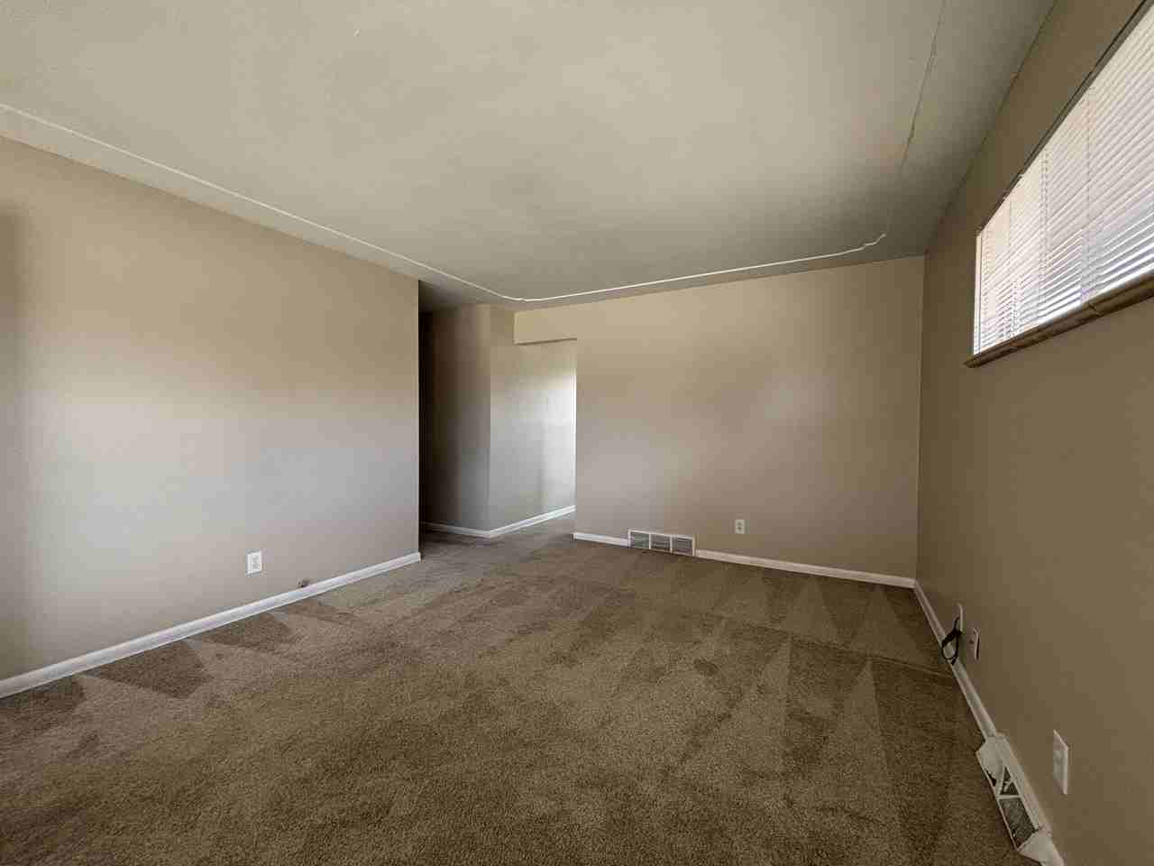 150 S Cody Ct - Photo 3 of 13