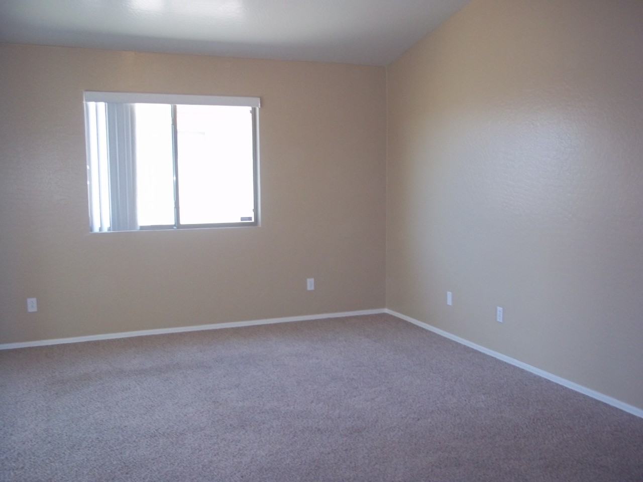 6605 W Desert Ln - Photo 4 of 18