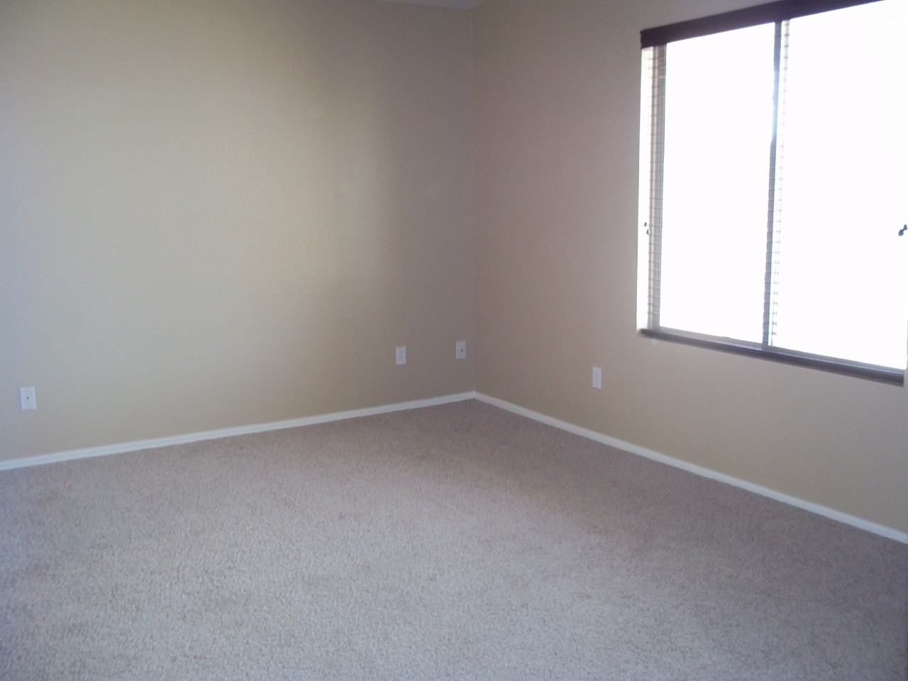 6605 W Desert Ln - Photo 5 of 18
