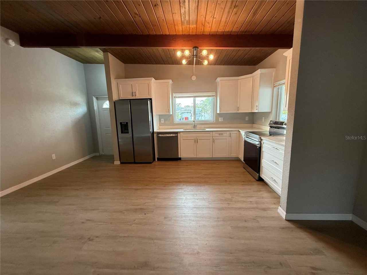 317 89th Ave Ne - Photo 2 of 12