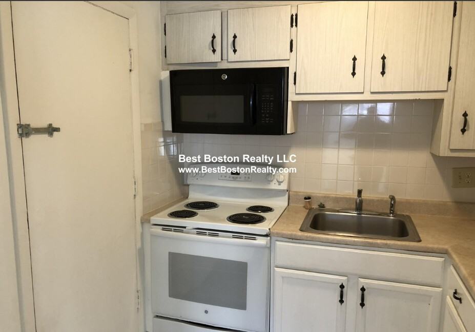 216 Revere Beach Pkwy #11 - Photo 4 of 10