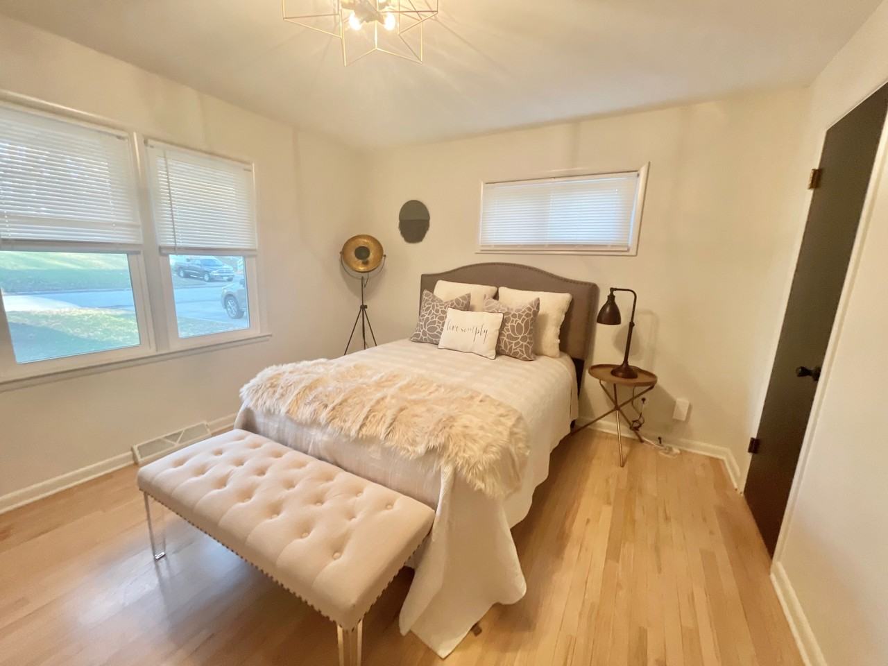 5522 North Woodland Avenue - Photo 2 of 5