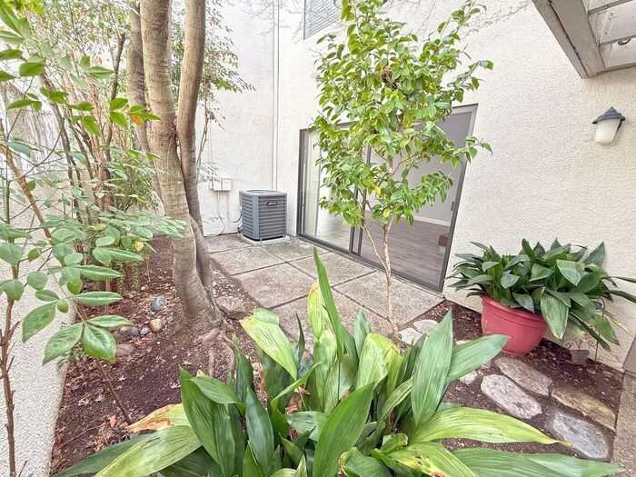 1808 Flint Creek Ct - Photo 2 of 49