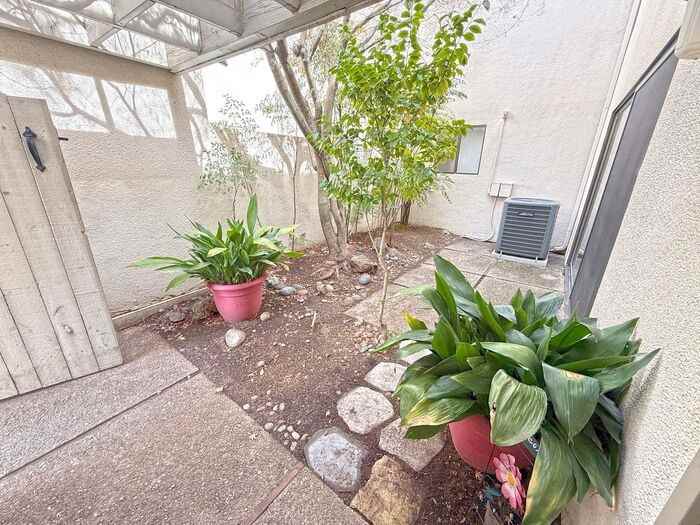 1808 Flint Creek Ct - Photo 3 of 49