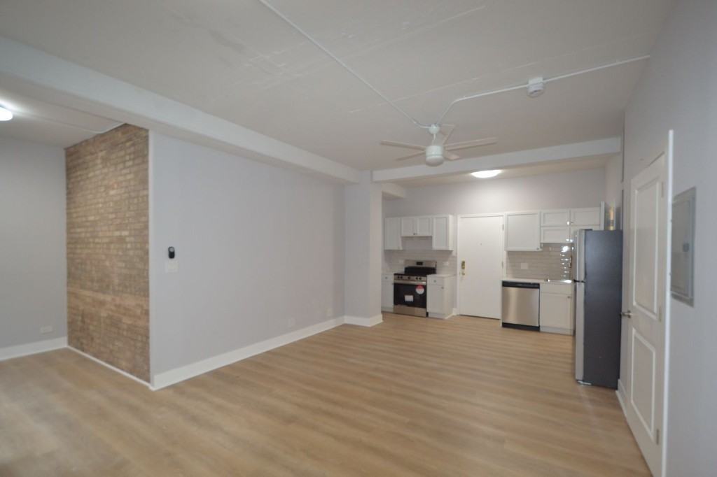4180 N Marine Dr #109 - Photo 3 of 15