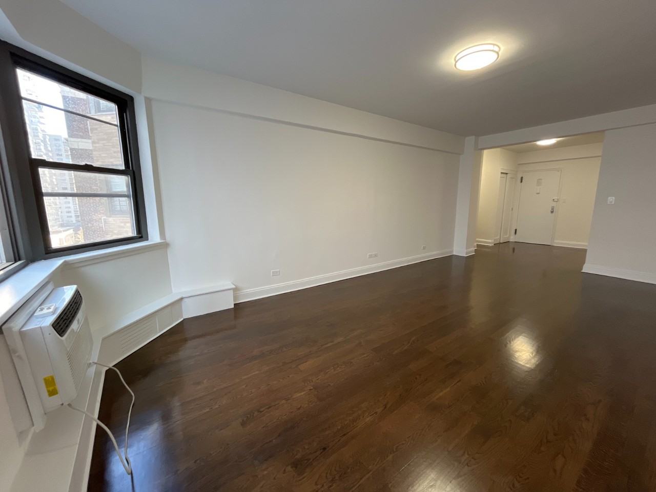 E 69th St #3M - Photo 4 of 6