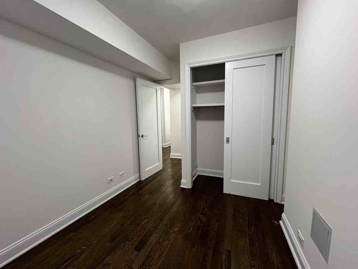 E 57th St #11B - Photo 6 of 8