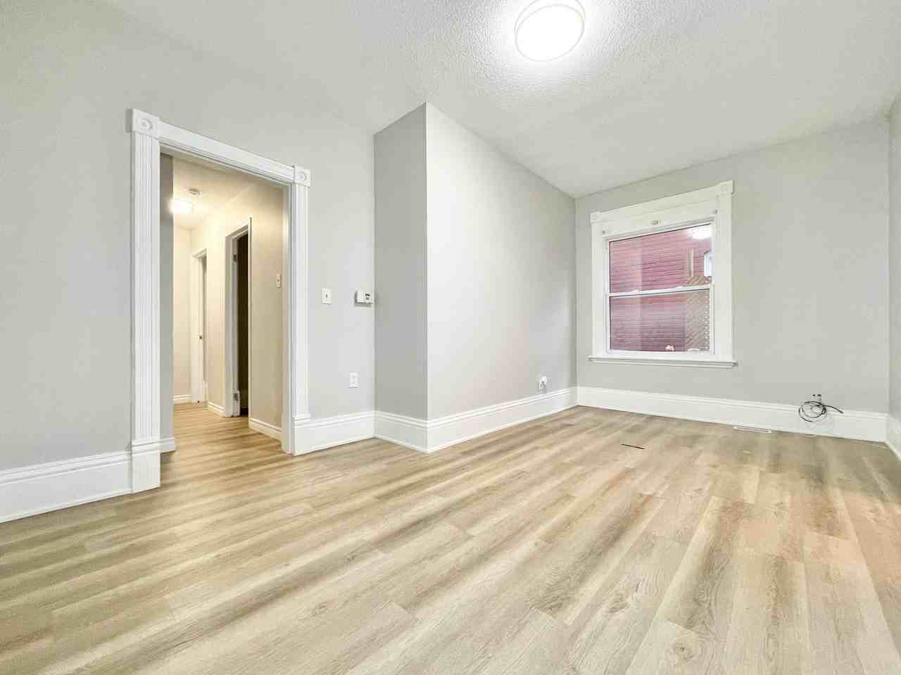 106 Clarence St Lowr - Photo 2 of 7