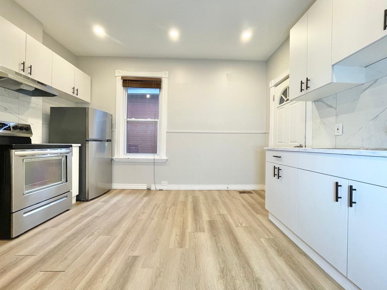 106 Clarence St Lowr - Photo 3 of 7